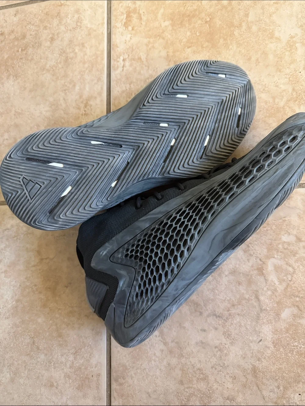Men's AE Adidas Charcoal Cloud Basketball Shoes 11.5